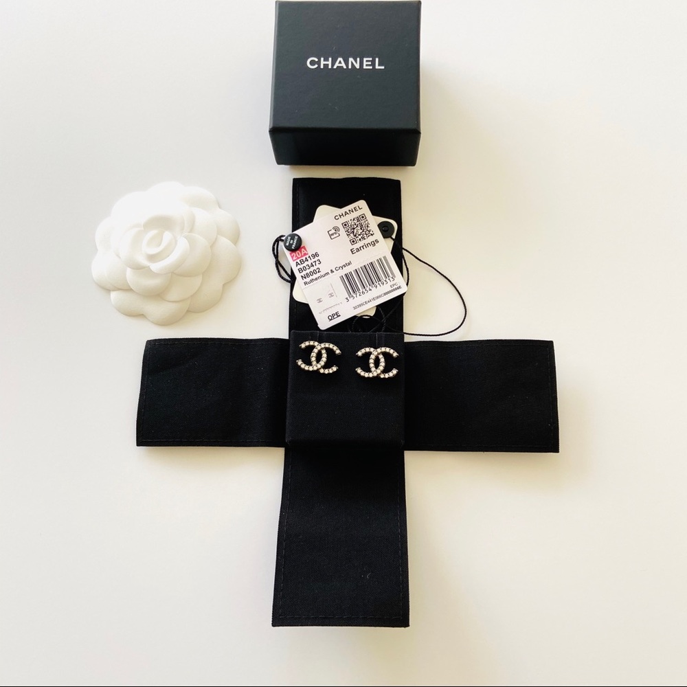 CHANEL 2020 RUTHENIUM & CRYSTAL CC STUDS EARRINGS